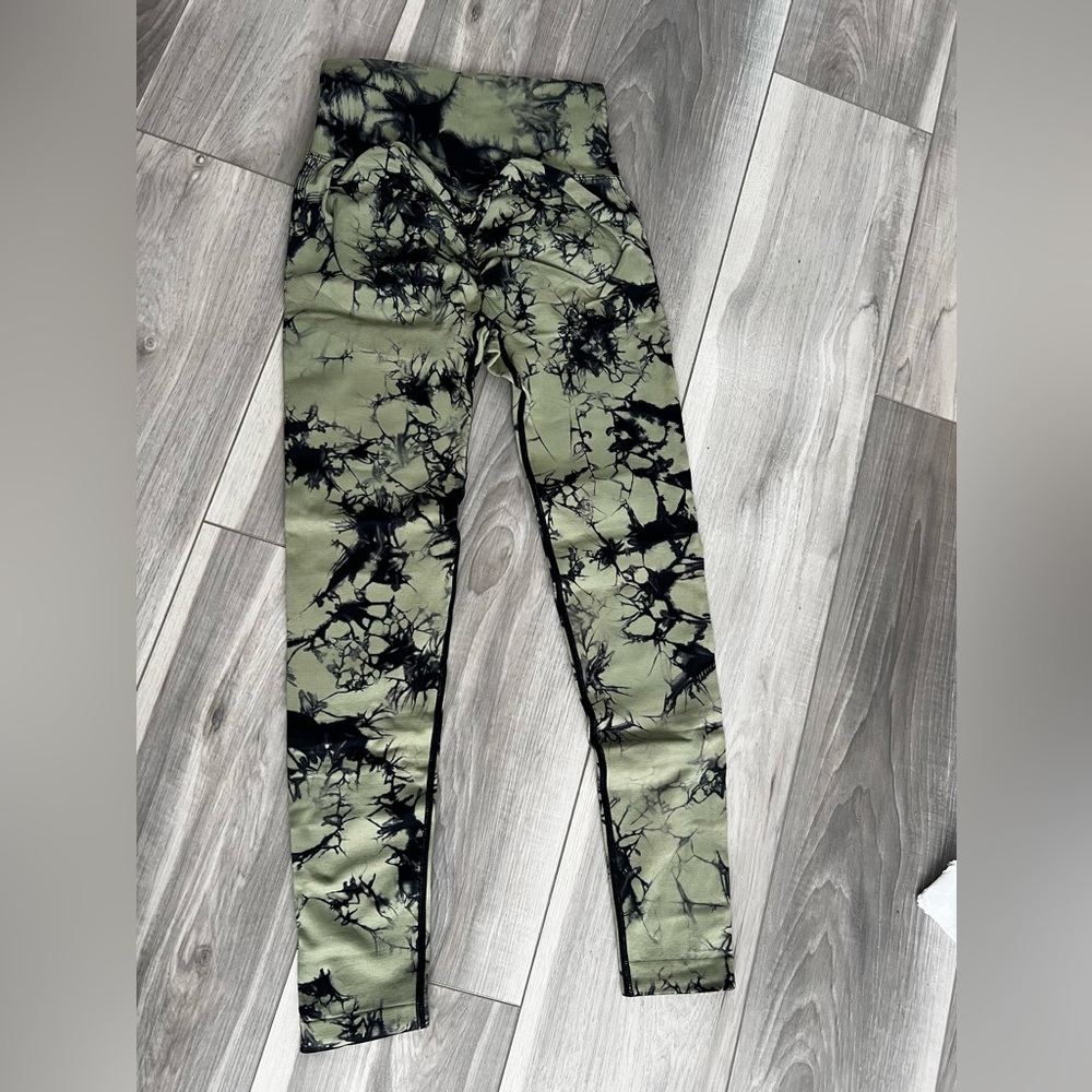 Green and Black Tie-Dye Leggings